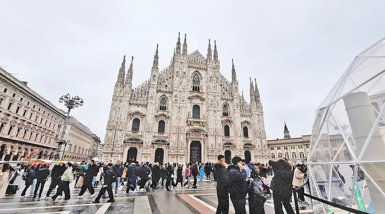 Duomo di Milano with Piazza del Duomo in front, showing the cathedral’s facade and the large open square.